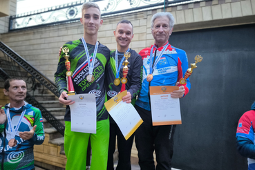 Спустились с небес на пьедестал