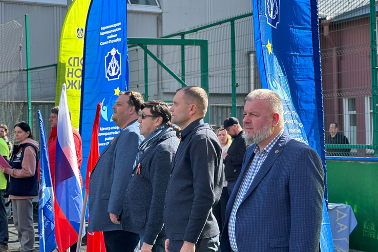 ️В Санкт-Петербурге проходит благотворительный турнир по мини-футболу «Побеждаем вместе», приуроченный к 81-й годовщине Победы в Великой Отечественной войне