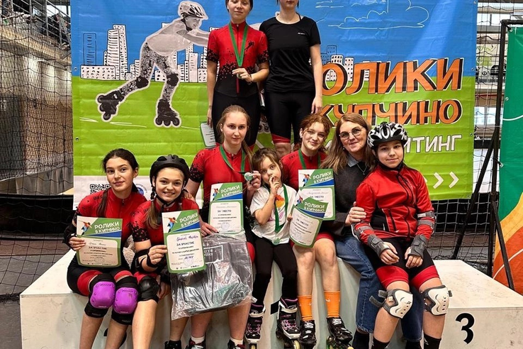 Нет льда? Не беда! Ленинградские конькобежцы завоевали медали на соревнованиях по скоростному катанию на роликовых коньках.