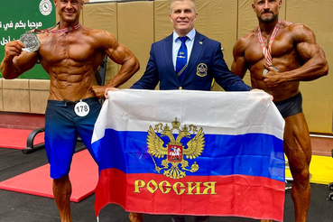 У него тело не к лету, а к чемпионату мира