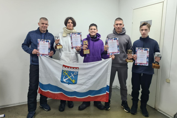 Алексей Волынцев привёз в Ленобласть первый кубок по автоспорту